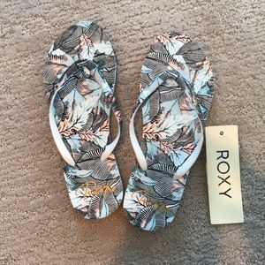 NWT Roxy flip-flop sandals